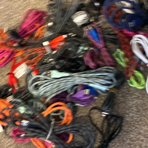 300 iPhone/iPad Data/Sync Fast Charging Cables